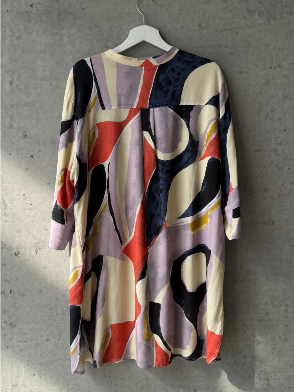 Abstract Print Tunic Top in Multi-Color - Picture 4 of 4